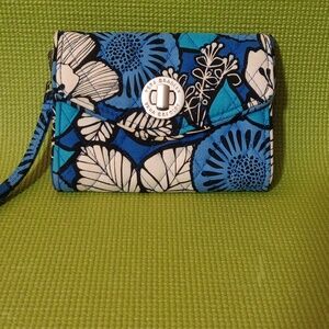VERA BRADLEY Twist Lock Expandable Wristlet/Clutch/Wallet Blue Bayou Print- EUC!